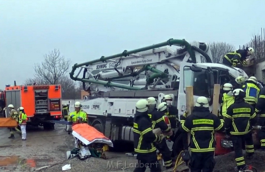 LKW in Rohbau Haus gefahren Huerth Argeles Sur Merstr TK P10.jpg